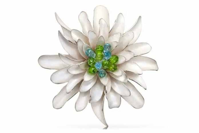 Dahlia brooch