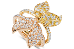 Petites Feuilles rings in rose and yellow gold worn as stacking rings