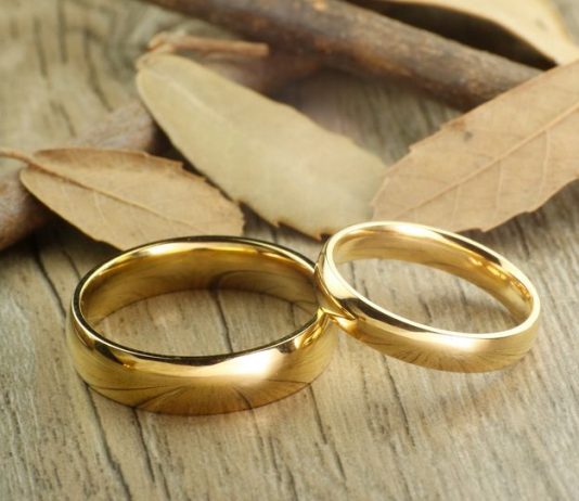 gold-wedding-band