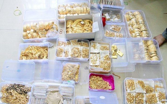 Plane recalled from runway, jeweller held with gold stash