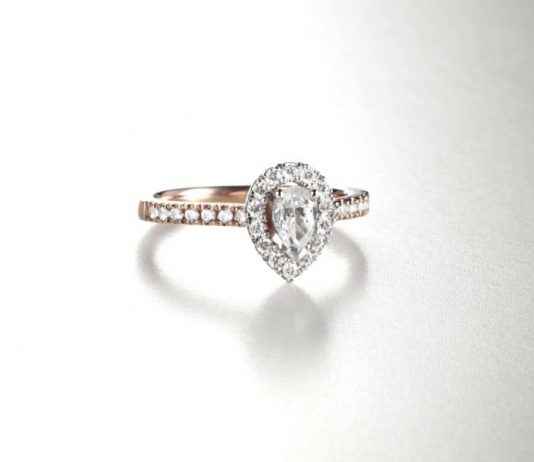 Pear halo from Dominos Diamond Ring Mount Offering