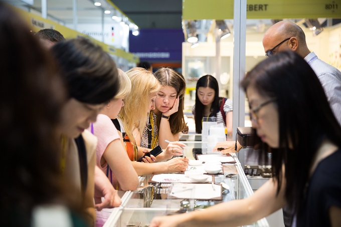 Fine gems and jewellery shine at 36th September HK Fair
