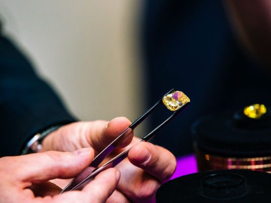 Alrosa holds first auction of large fancy colour diamonds