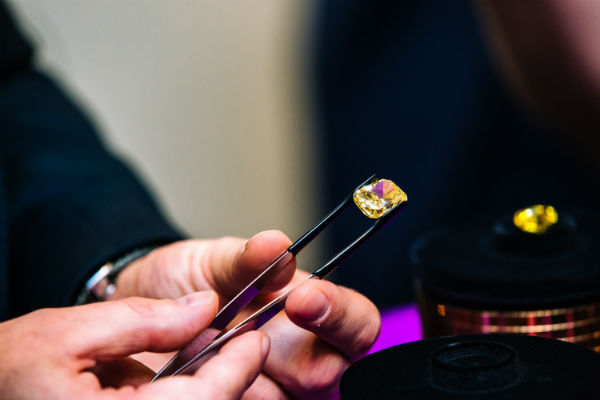Alrosa holds first auction of large fancy colour diamonds