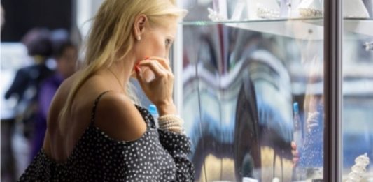 Fine pearls beckon buyers at the September Fair