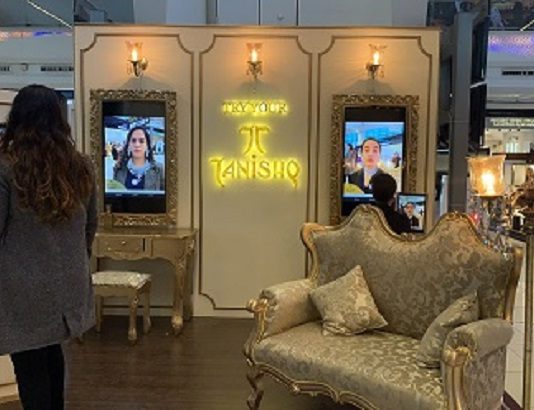 Now, AR allows for virtual jewelry try-ons at Airports