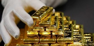 Gold dips as equities gain ahead of Fed policy meeting