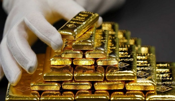 Gold dips as equities gain ahead of Fed policy meeting