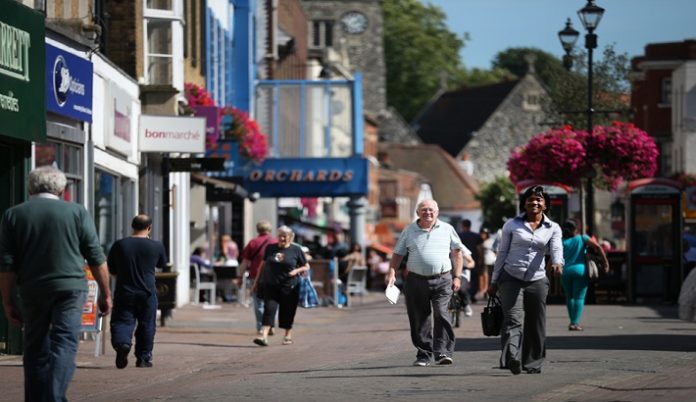 Retail sales ‘fall sharply’ in March but sector expects to spring back in April