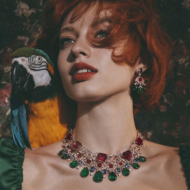 Wide-ranging in its cinematic inspiration the Bulgari Cinemagia Fairy Wings necklace transports us to the enchanted world of Peter Pan and in particular the fairy Tinkerbell