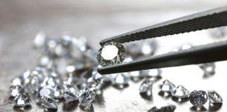 De Beers curbs diamond supply