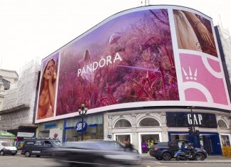 Pandora paints London pink