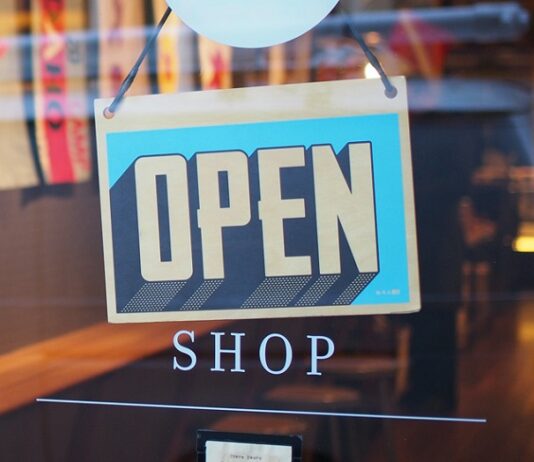 Government to temporarily allow retail shops to stay open until 10pm Government to temporarily allow retail shops to stay open until 10pm