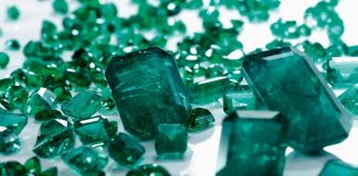 WHAT IS THE DIFFERENCE BETWEEN NATURAL AND LAB-CREATED EMERALD?