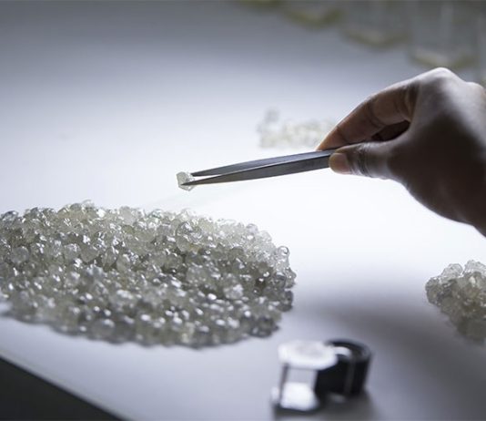 De Beers Rough Sales Climb 22% To $410 Million At 10th Sight