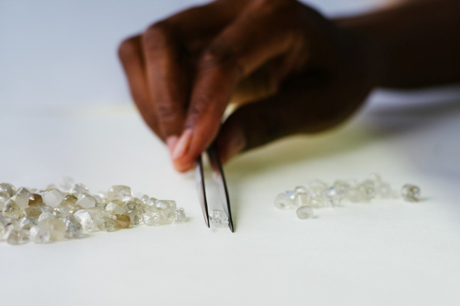 Pleasing demand for De Beers rough, lab-created sales surging - Jeweller  Magazine: Jewellery News and Trends