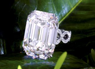 35-ct Diamond Fetches $2.7m in White Glove Sale