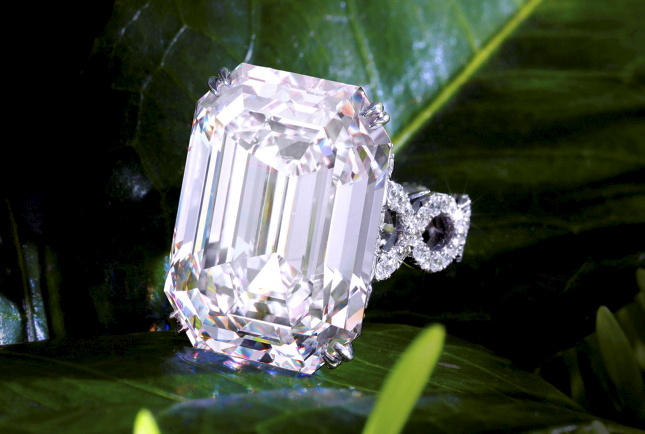 35-ct Diamond Fetches $2.7m in White Glove Sale