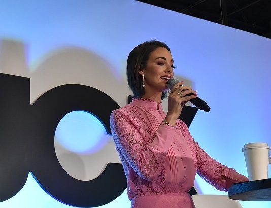 JCK Announces 2023 Keynote Speaker and Over 60 JCK Talks Educational Series