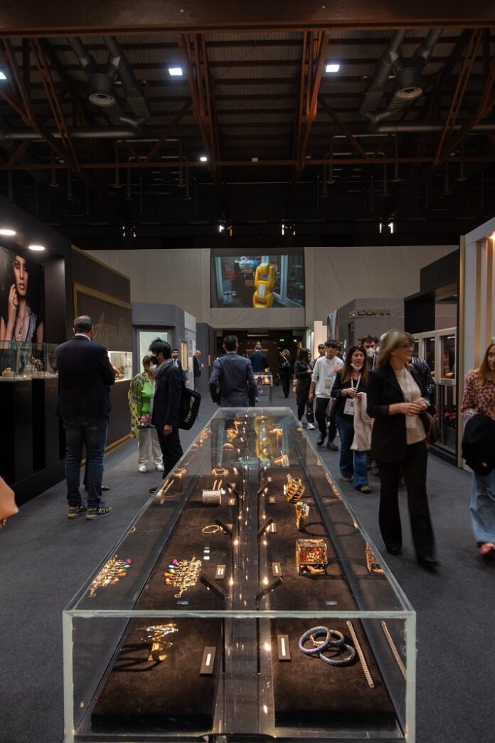 IEG, OROAREZZO The Theme Of The Première Contest For The Best Gold-Jewelry Manufacture Is Light