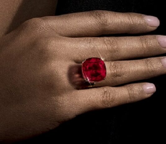$34.8m Estrela de Fura Ruby Smashes World Record