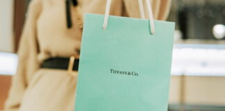 Tiffany Customers Opt for Plan White Bags
