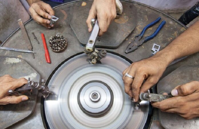 Pay Cuts for Half of India's Diamond Workers