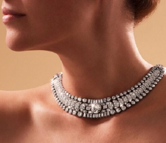 Rare Diamond Tie-Necklace Sells for $3.6m Rare Diamond Tie-Necklace Sells for $3.6m