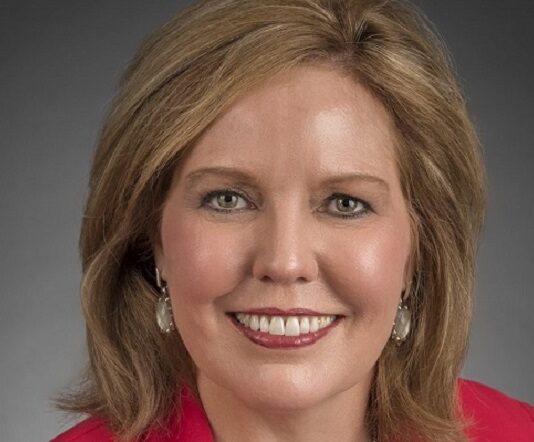 Signet CEO: Fewer Stores, More Online Sales