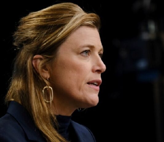 Interior Minister Backs Antwerp's Diamond Sector Amid Challenges