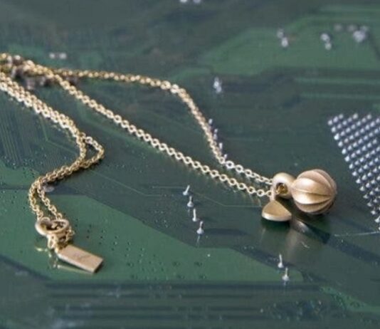 From Circuit Boards to Couture: Sisters Transform E-Waste into Luxury Gold Jewelry