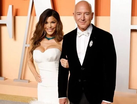 Jeff Bezos Gifts Lauren Sanchez a Stunning $5 Million Pink Diamond Ring