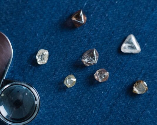 De Beers Posts 17% Increase in Q1 Diamond Production, Reaching 7.1 Million Carats