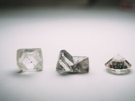 De Beers Reduces First-Half Losses as Higher Volumes Offset Weak Diamond Prices