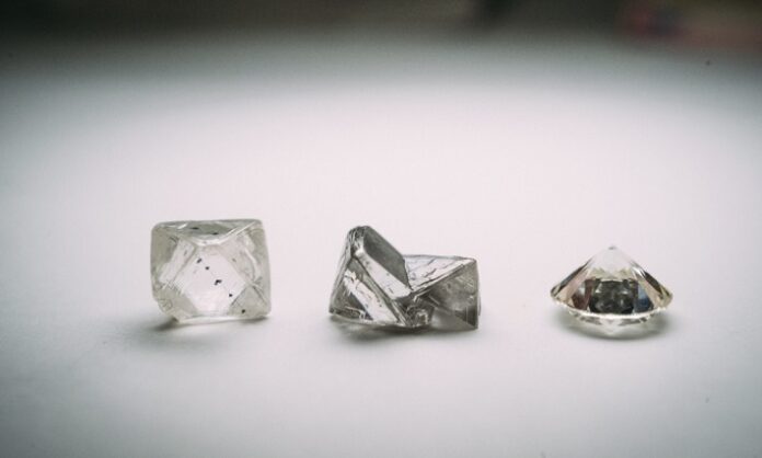 De Beers Reduces First-Half Losses as Higher Volumes Offset Weak Diamond Prices